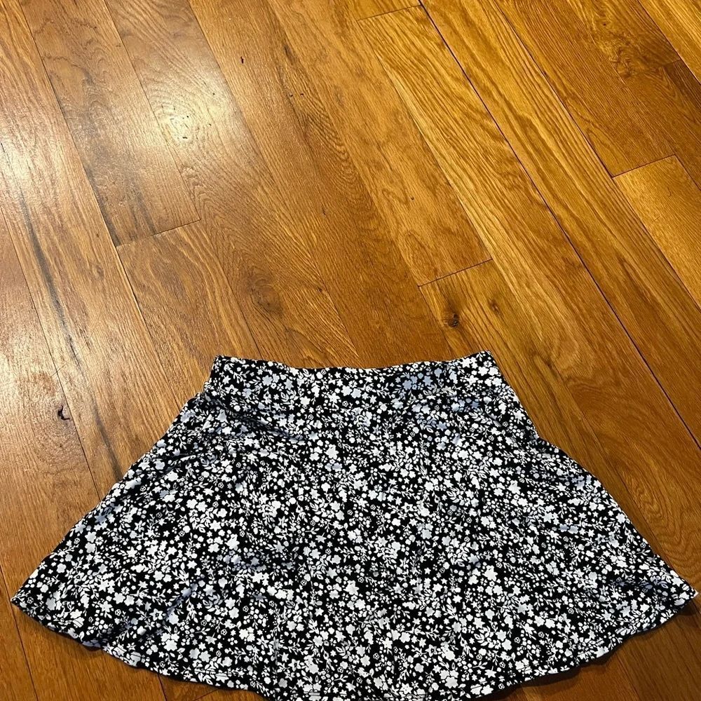 Floral Black and White Skirt - Picture 3 of 3